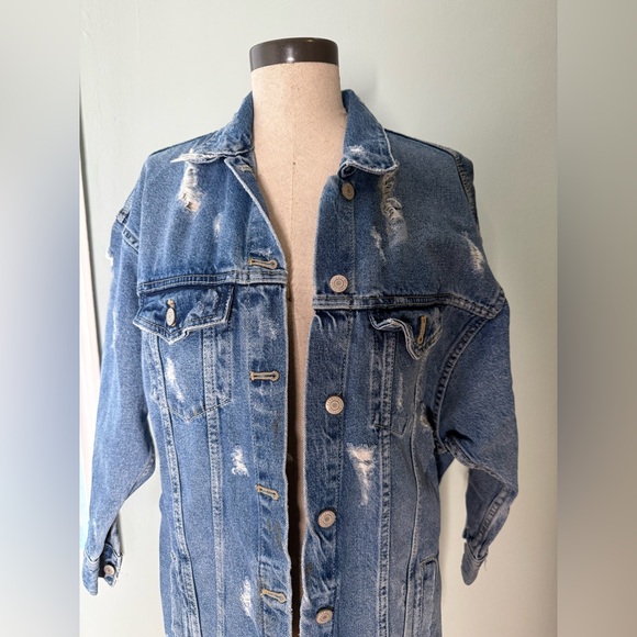 Zara blue denim jacket with distressed details. Size M #denimjacket #distressed - Picture 2 of 5